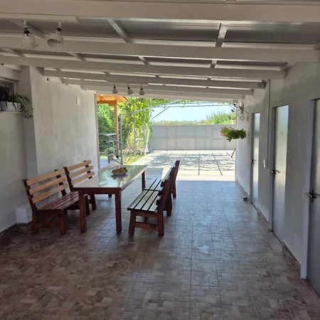 Nikos Villa *