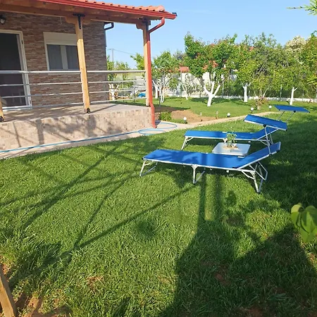 Nikos Villa Nea Plagia